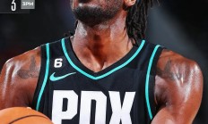 开云平台-开拓者主场告捷，利拉德单节砍下分压哨绝杀