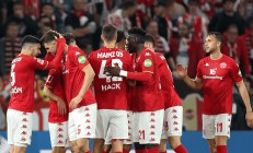 开云体育在线-美因茨主场占据优势进攻不减取胜助力前行