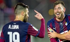 开云体育官网-沙尔克锋线调整效果显著，球队状态转好迎战