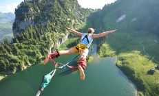 开云体育在线-十分钟内的统治者，从绿茵场到F1赛道，他们为何总在最后一刻亮剑？