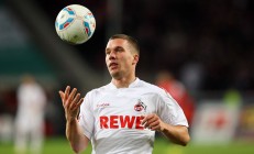 开云体育官网-胜利的边界，卡瓦哈尔的纪录与阿尔及利亚的粉碎如何诠释足球的突破哲学