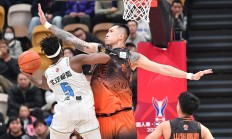 开云下载-山东男篮全力击败北京队，实现逆袭壮举