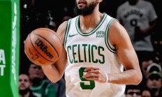 开云体育入口-冠军热门遭遇连败，实力受质疑