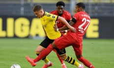 开云体育下载-安德列特联队惊险绝杀，结束连胜纪录