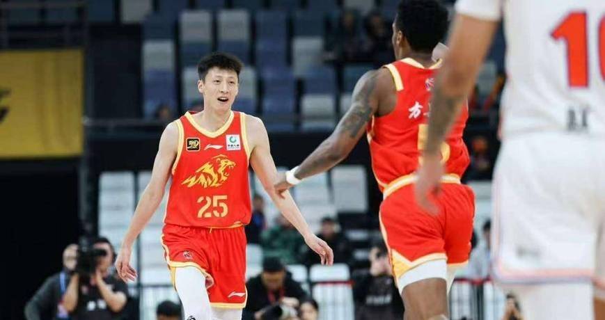 辽宁男篮击败上海队，国内球员表现抢眼