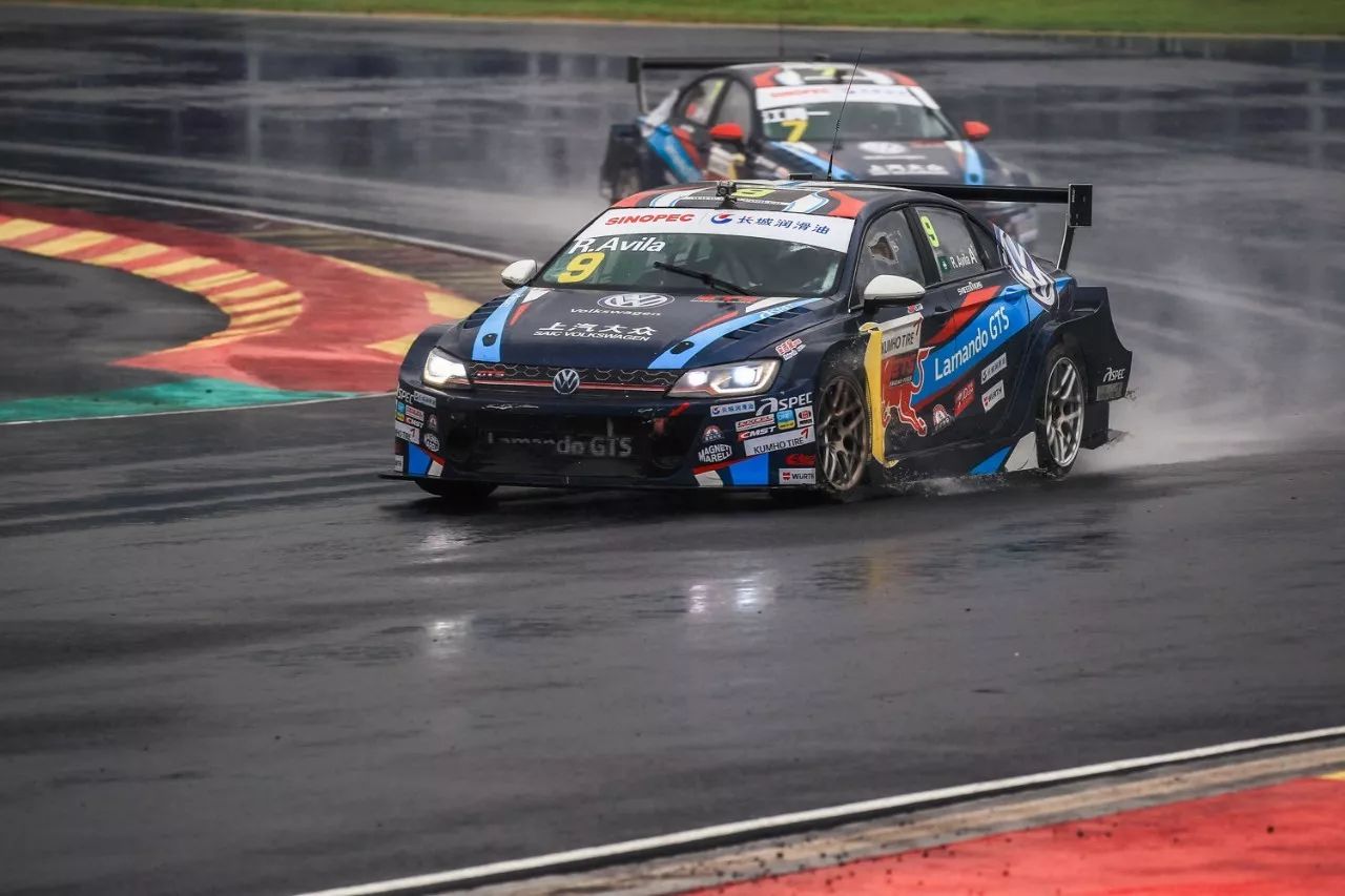 欧预赛强队势不可挡，登顶领奖台