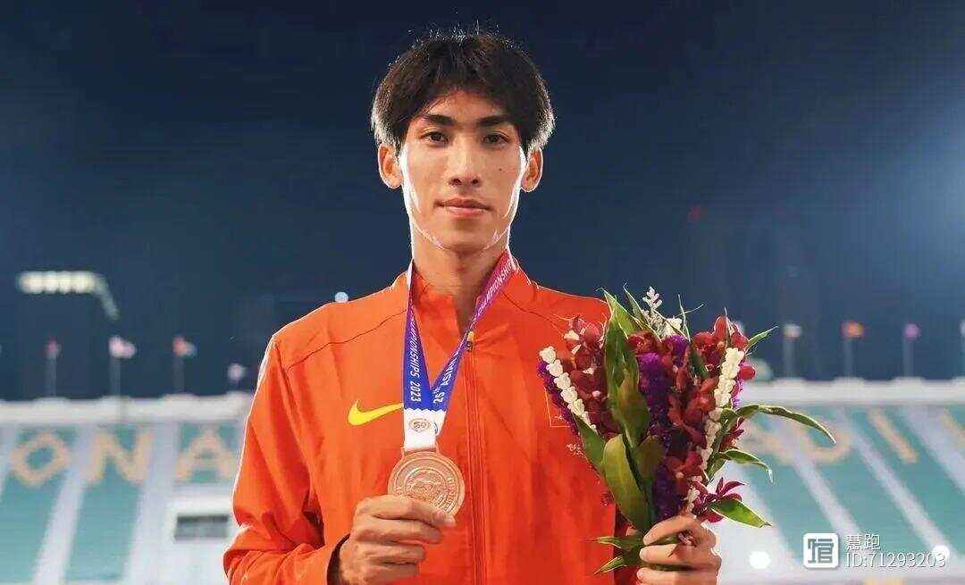 阿尔及利亚运动员在田径比赛中表现突出，获得荣誉的简单介绍