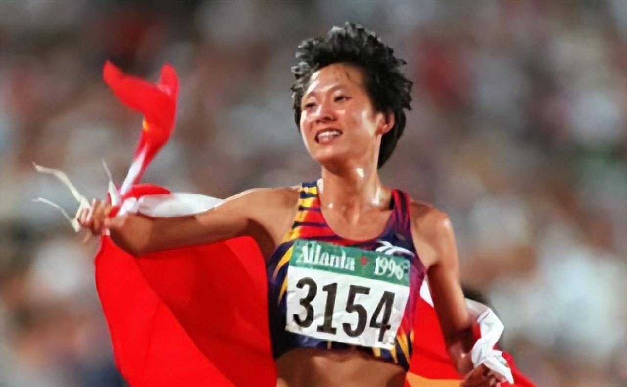 阿尔及利亚运动员在田径比赛中表现突出，获得荣誉的简单介绍