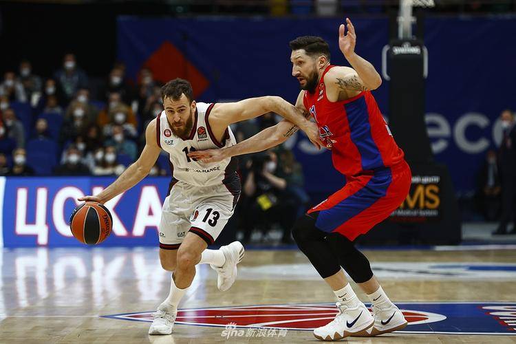 关于球星欢聚一堂，篮球对决火爆展开，现场热闹的信息