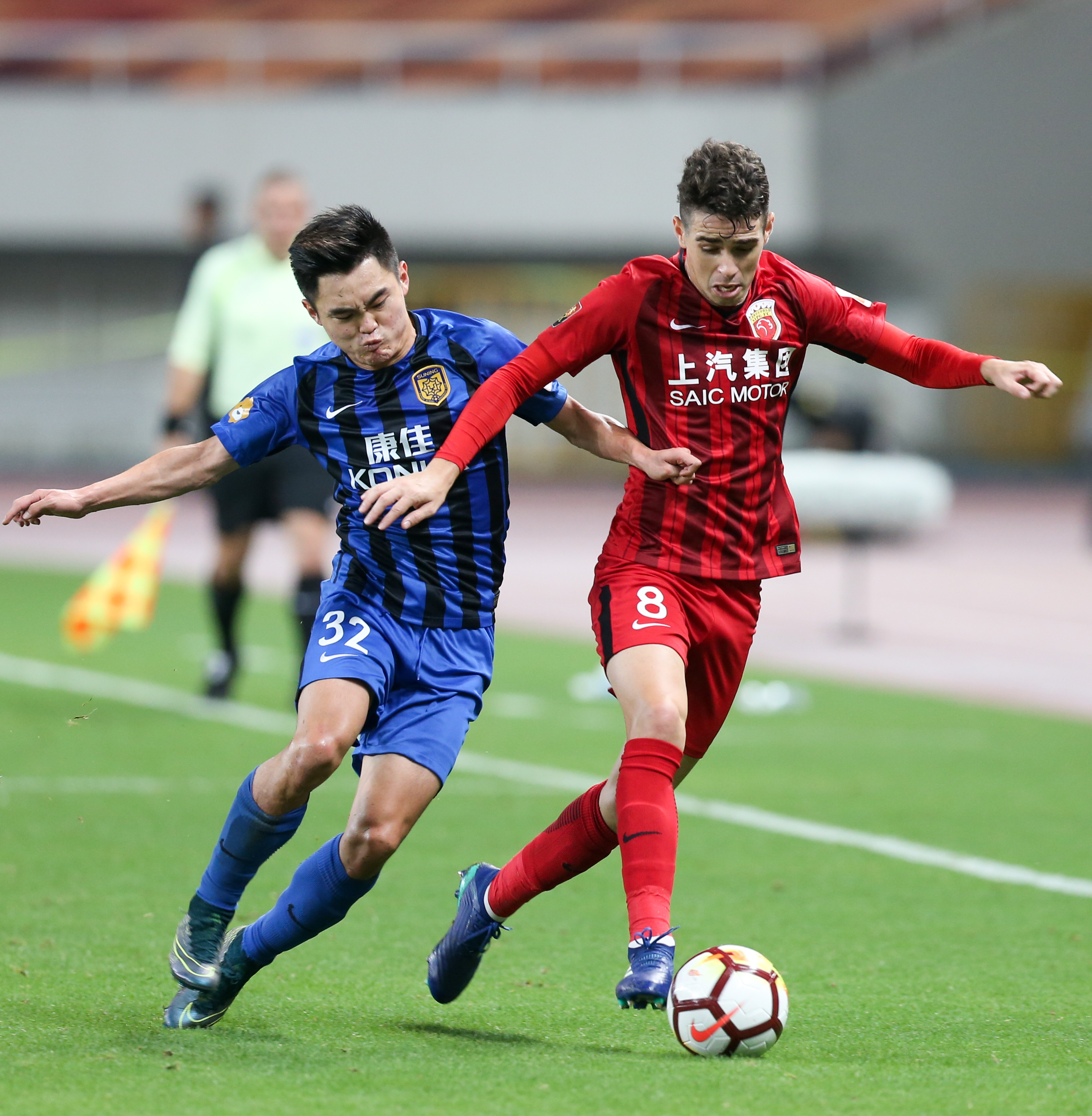 上海上港客场不敌重庆斯威，积分榜下滑的简单介绍