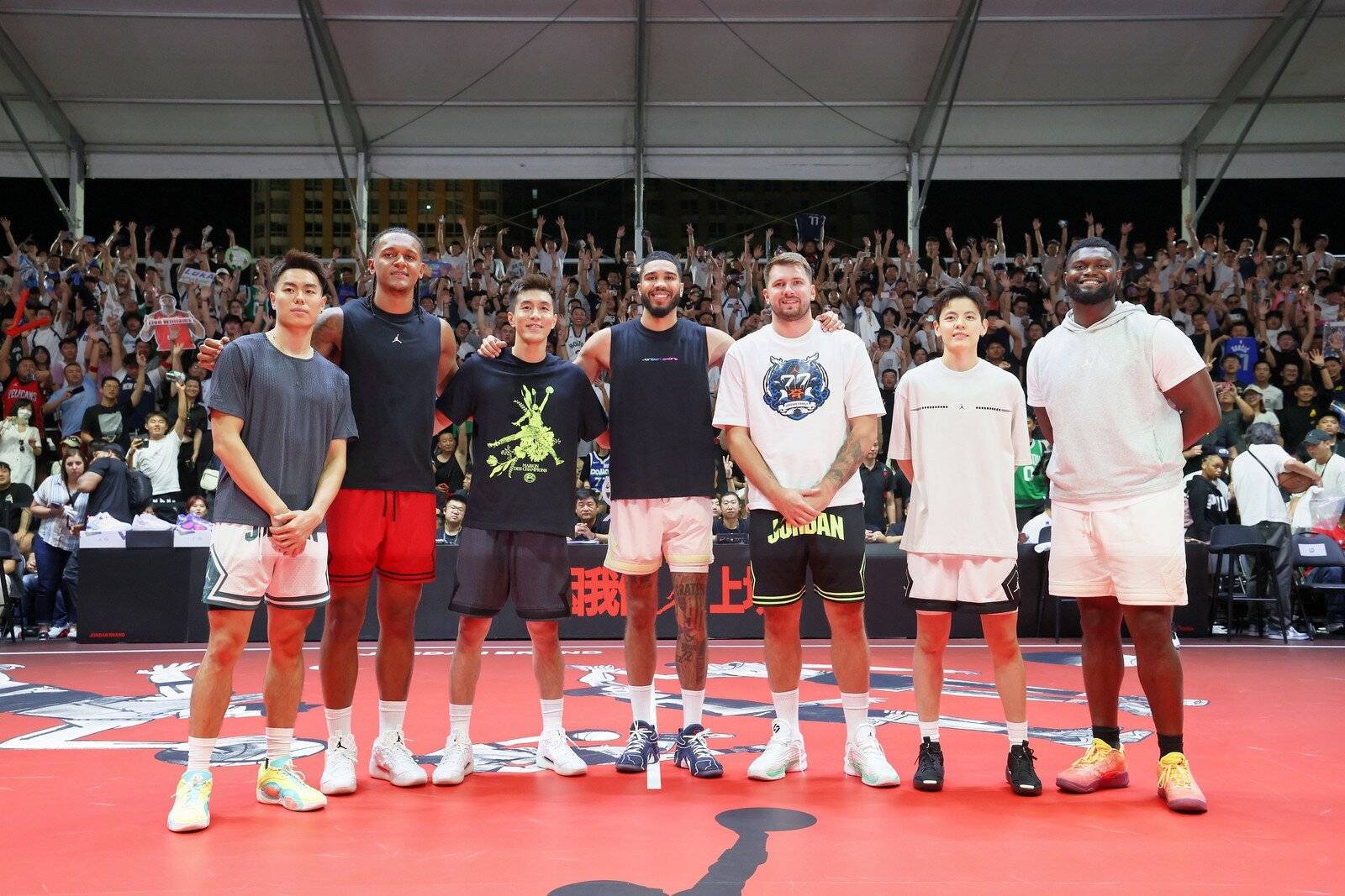 篮球明星在社交媒体上展示训练日常