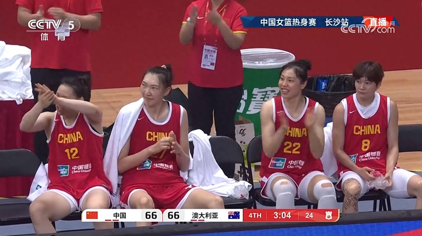 女篮比赛现场掌声不断，胜者为王的简单介绍