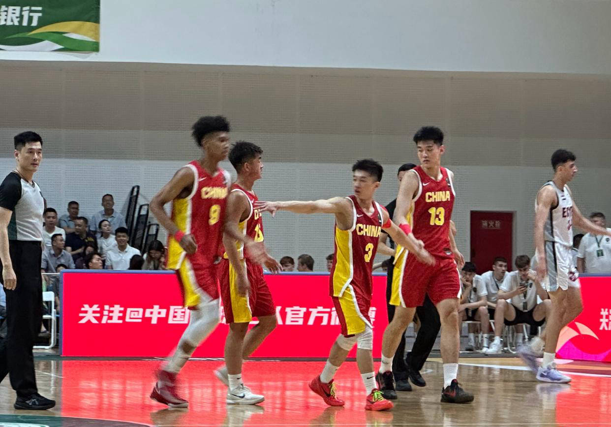 球员个人表现亮眼，被誉为团队救星