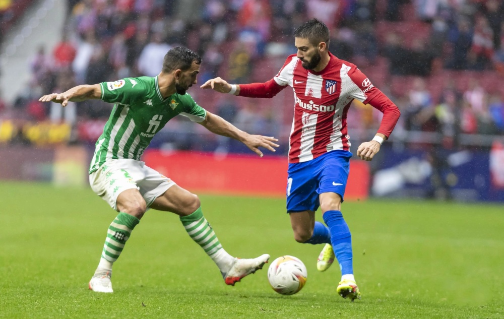 豪门足球队备战大赛，争取欧锦赛胜利