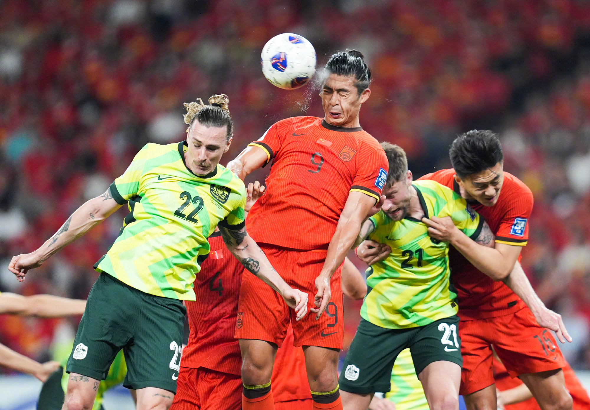 荷兰国足在面对波黑挑战中获得胜利