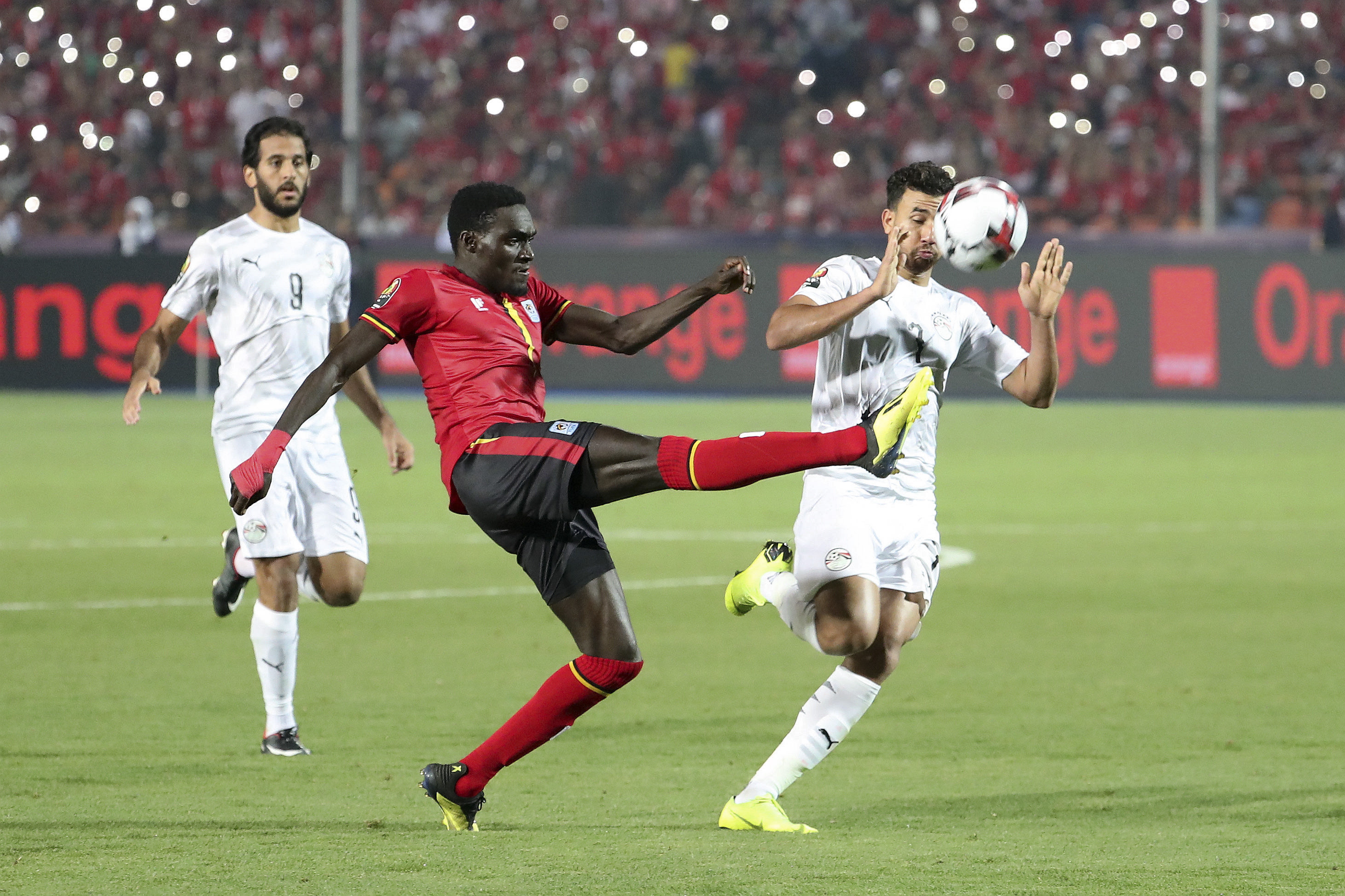 埃及足球联赛激烈角逐，冠军难分伯仲