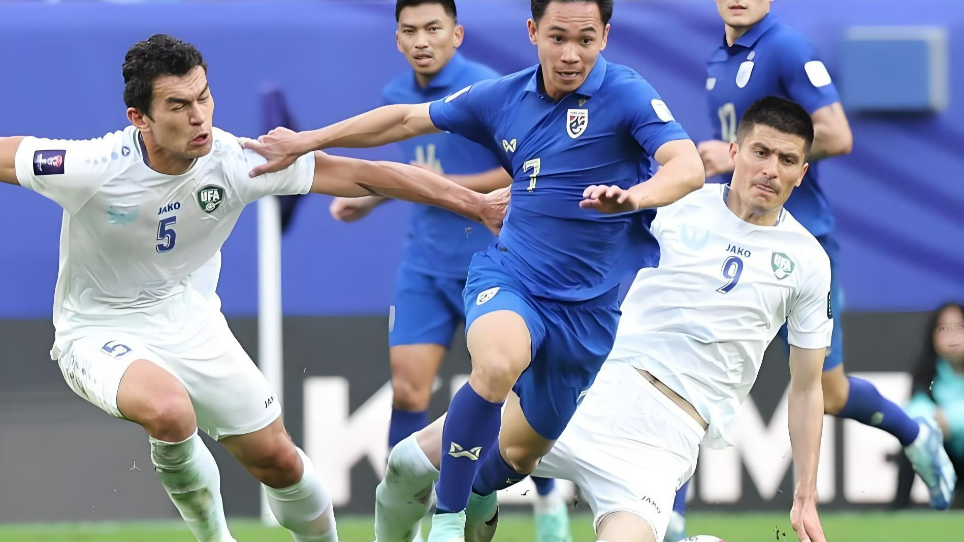 关于乌兹别克斯坦球员在场上展现出绝佳技巧的信息