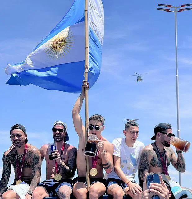 包含美国篮球联盟冠军产生,球迷狂欢的词条 包含美国篮球联盟冠军产生,球迷狂欢的词条