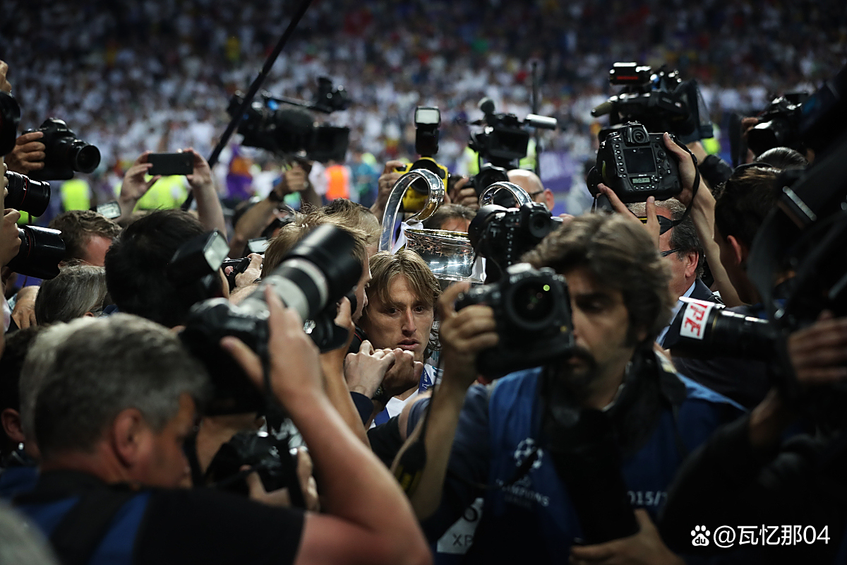 包含美国篮球联盟冠军产生,球迷狂欢的词条 包含美国篮球联盟冠军产生,球迷狂欢的词条