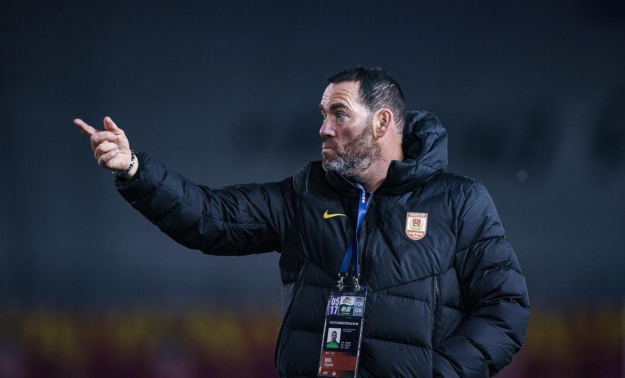 球队冠军呼声高涨,实力悄然崭露或成黑马 球队冠军呼声高涨,实力悄然崭露或成黑马