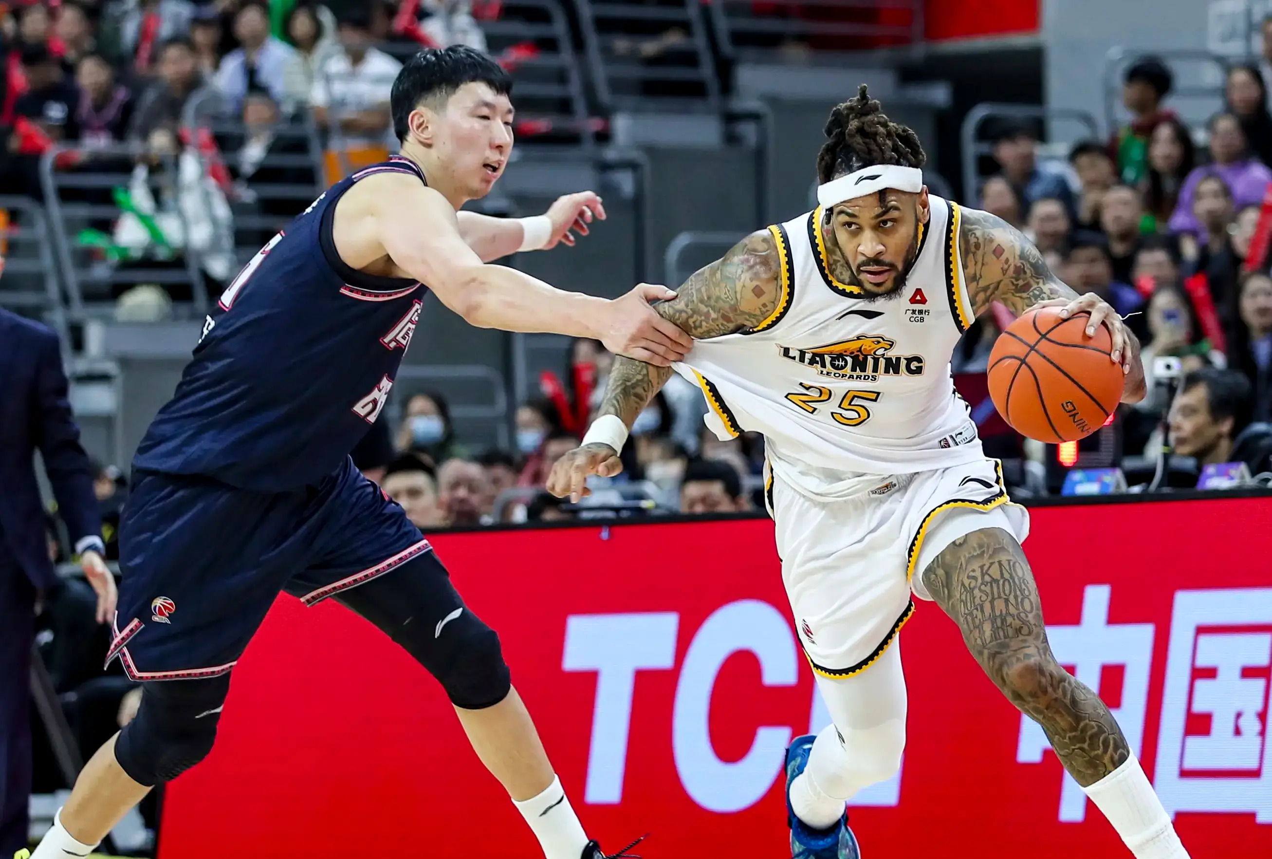 四川队充满斗志，以微弱优势击败对手