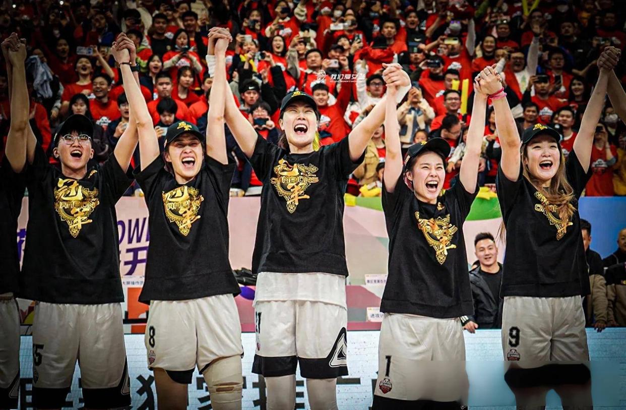 四川队充满斗志，以微弱优势击败对手