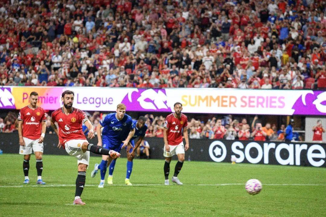 关于曼联遭遇连败，卫冕冠军露出疲态的信息