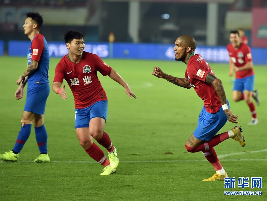 重庆斯威主场逆转河南建业，豪取胜利