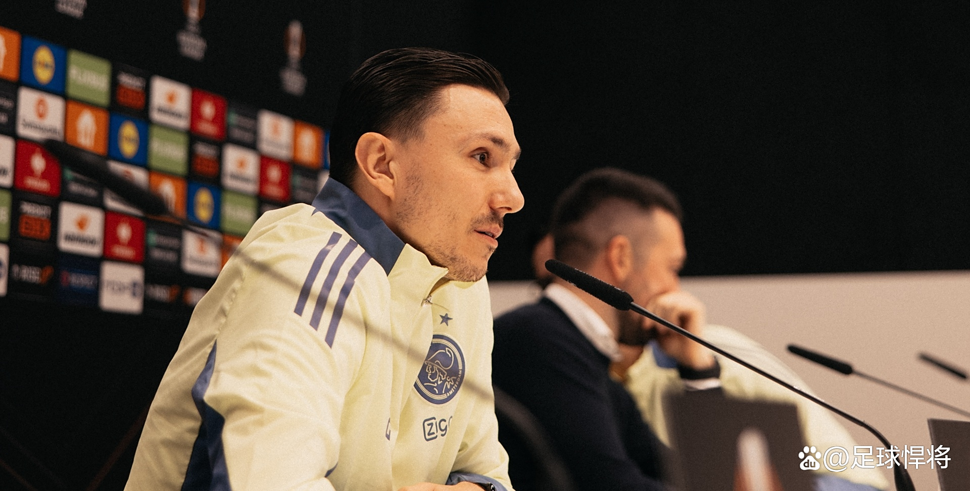 包含阿贾克斯再度表现出色，昂首晋级的词条