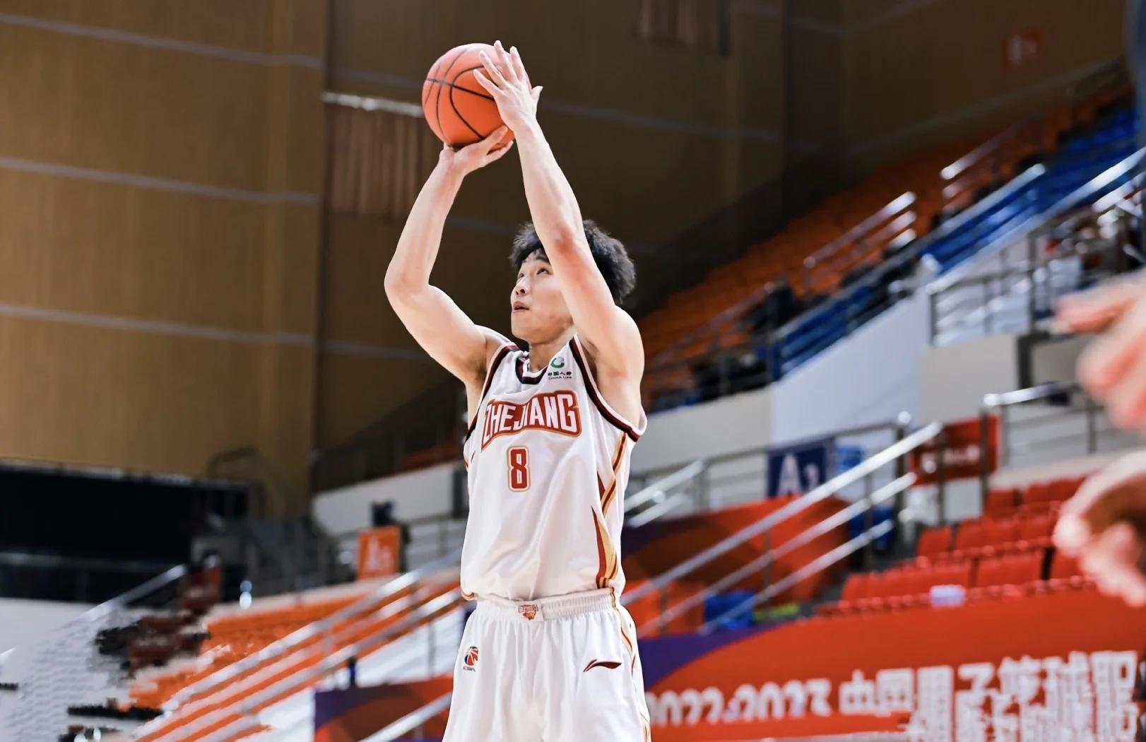 包含人前锋迎来个人职业生涯新高的词条