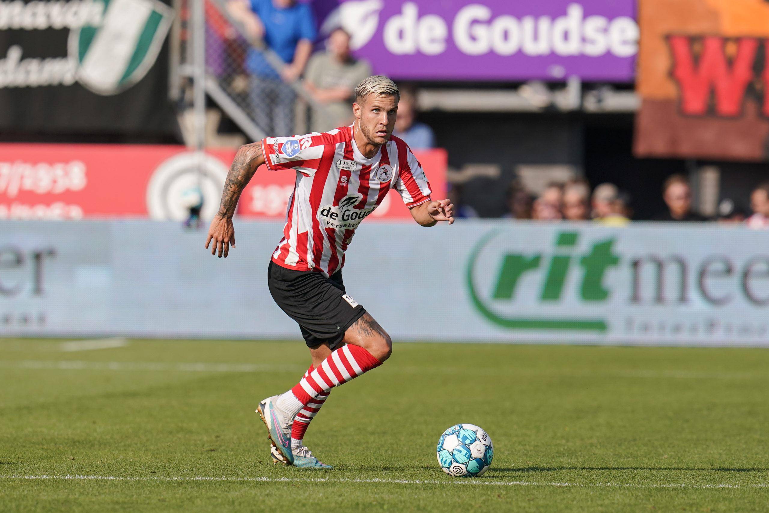 阿贾克斯边路新星崭露头角，球队战术变得多样的简单介绍