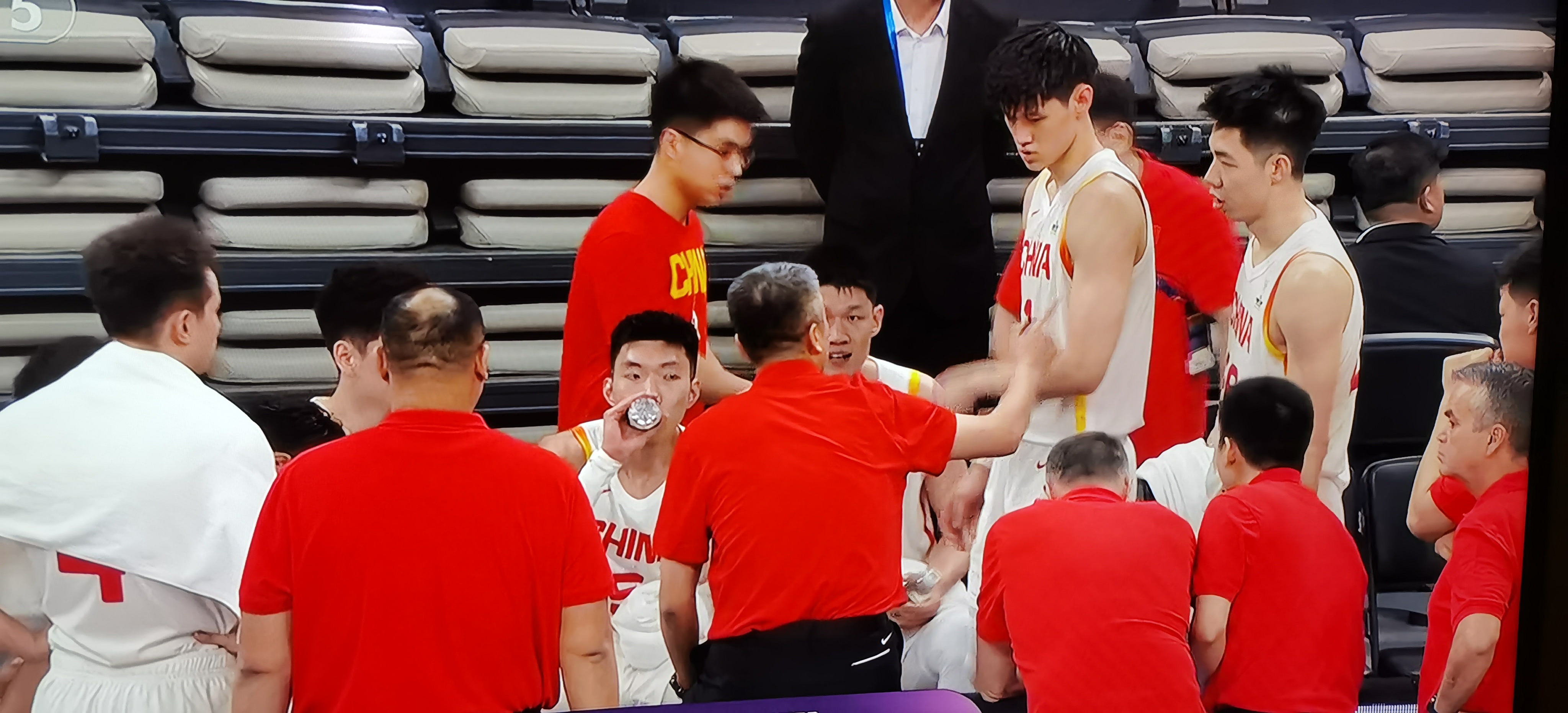 亚洲球员在比赛中敢打敢拼,勇夺冠军 亚洲球员在比赛中敢打敢拼,勇夺冠军