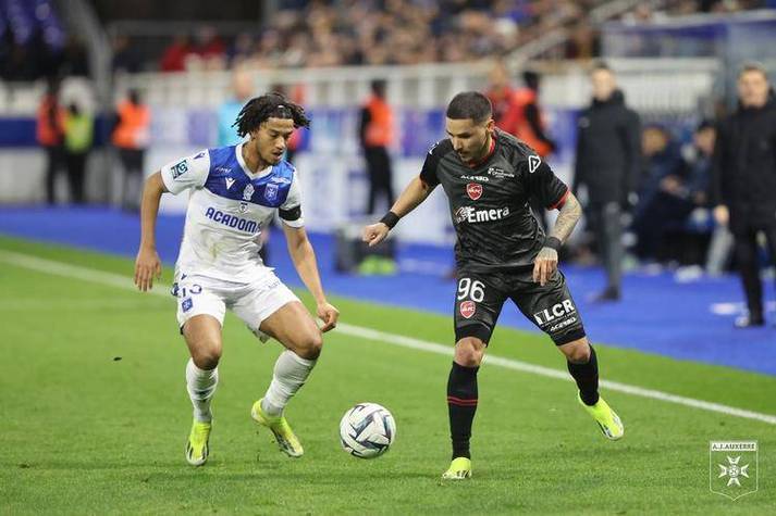 兰斯客场大胜卡昂,豪取三分 兰斯客场大胜卡昂,豪取三分