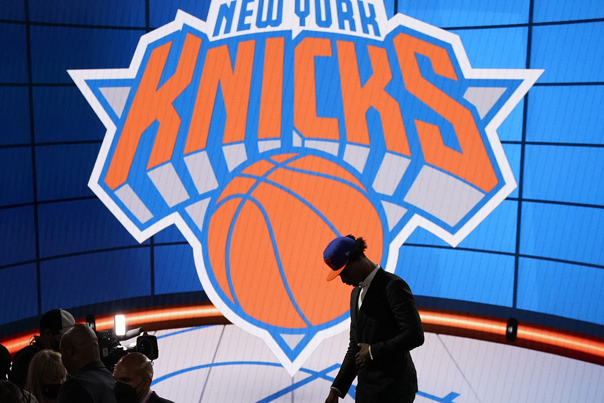 开拓者主场被活塞逆转，遭遇失利