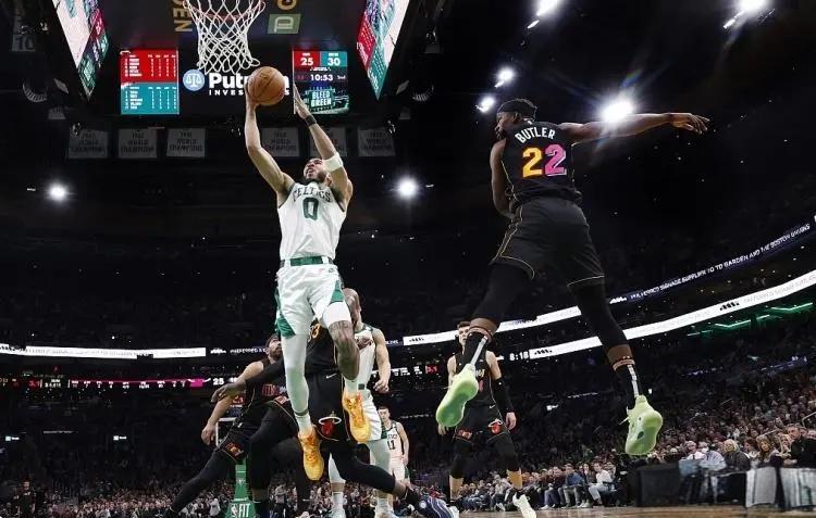 雄鹿逆转热火，晋级东部决赛的简单介绍