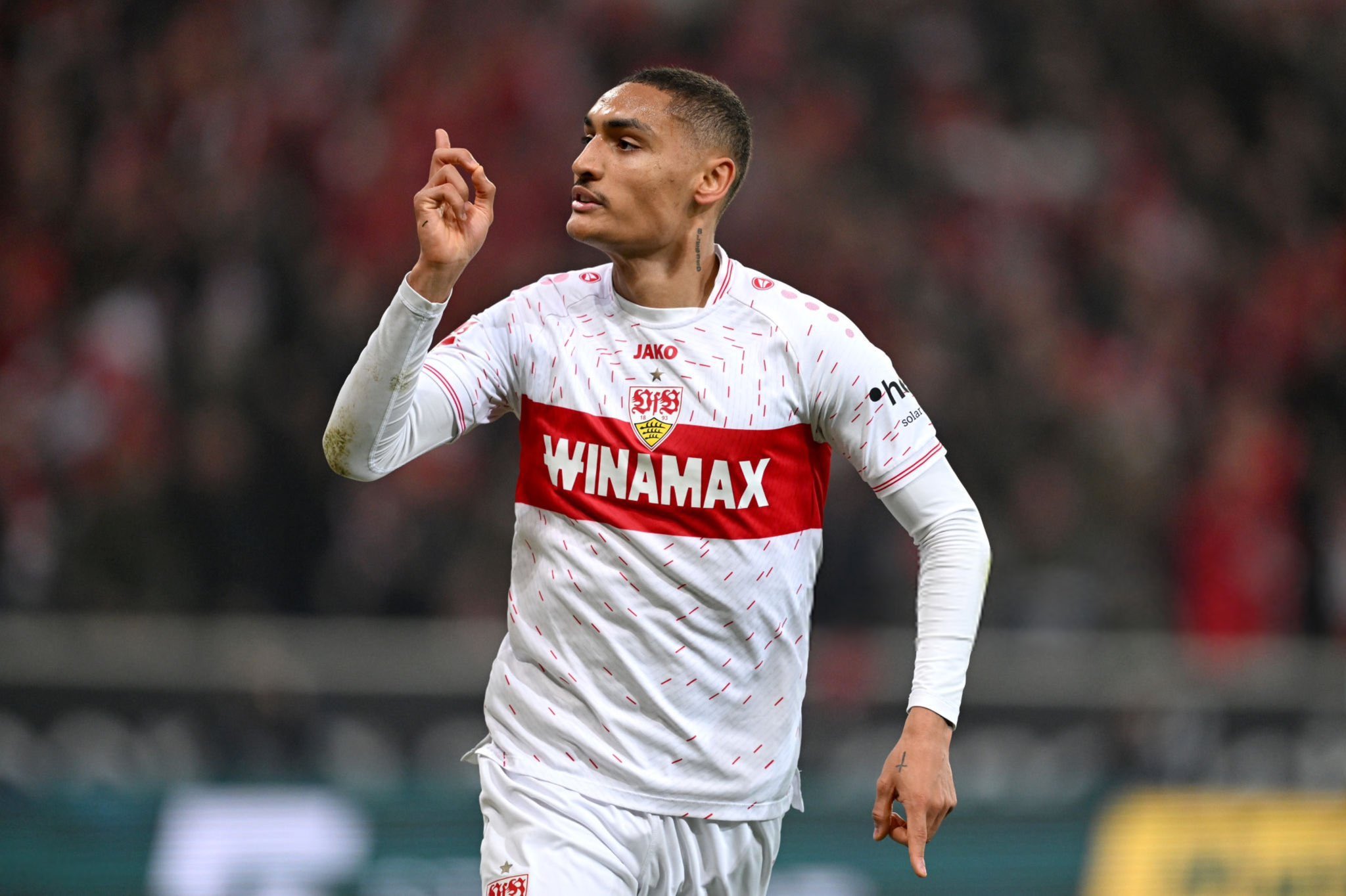 斯图加特队战胜对手获得联赛冠军