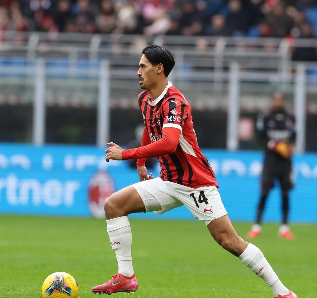 包含AC米兰士气高昂，决心全力以赴的词条