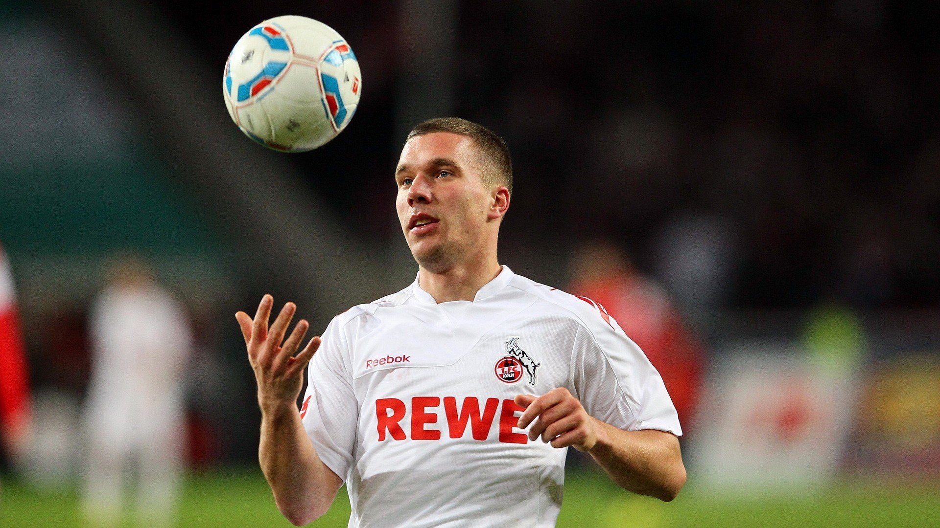 胜利的边界,卡瓦哈尔的纪录与阿尔及利亚的粉碎如何诠释足球的突破哲学