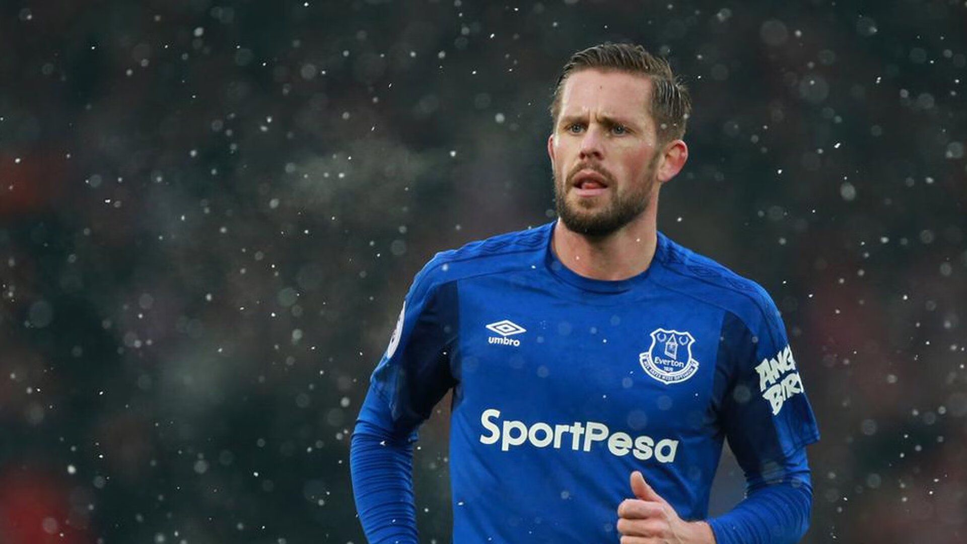 新王诞生,药厂从沙漠带走的不止金杯,还有一位关键先生