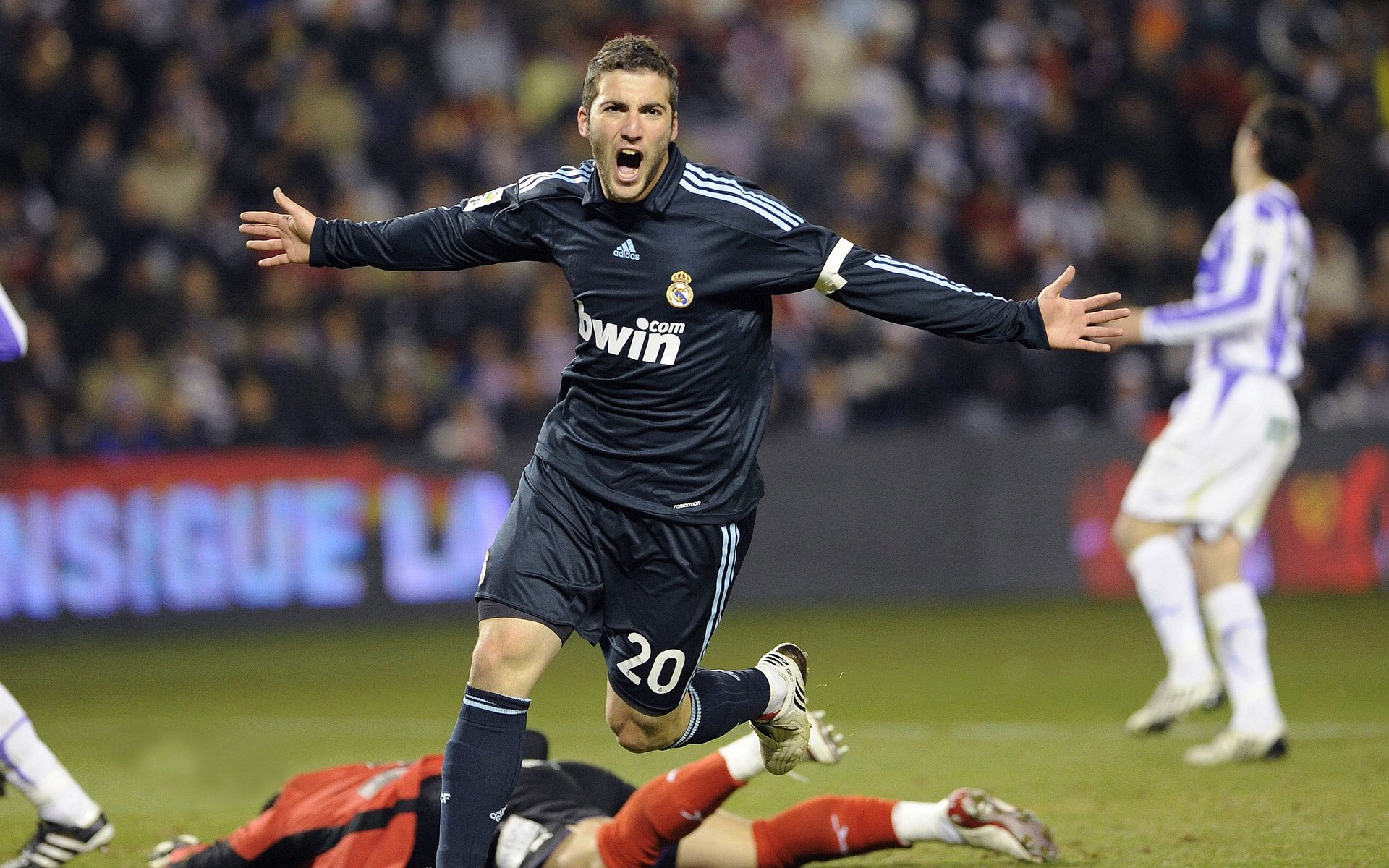 王者归来！C罗帽子戏法导演史诗逆转，尤文力克马德里竞技