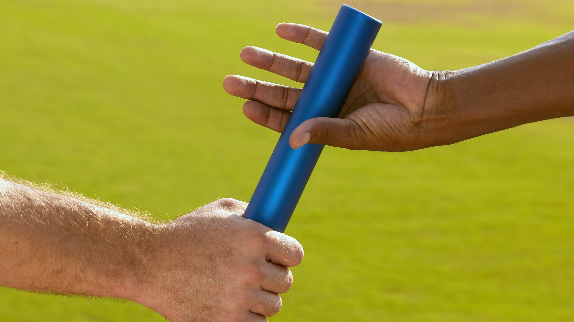 赛道上的戏剧性逆袭，哈斯车队力克红牛二队，诺里斯状态火热成焦点